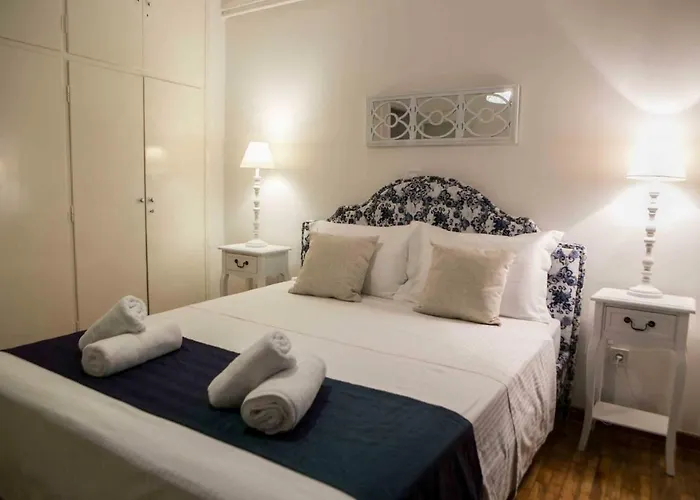 Best House, Kolchidos, Ampelokipoi Metro, Athens
